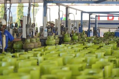 Kegiatan pengisian tabung gas isi 3 kg di SPBE - photo Istimewa